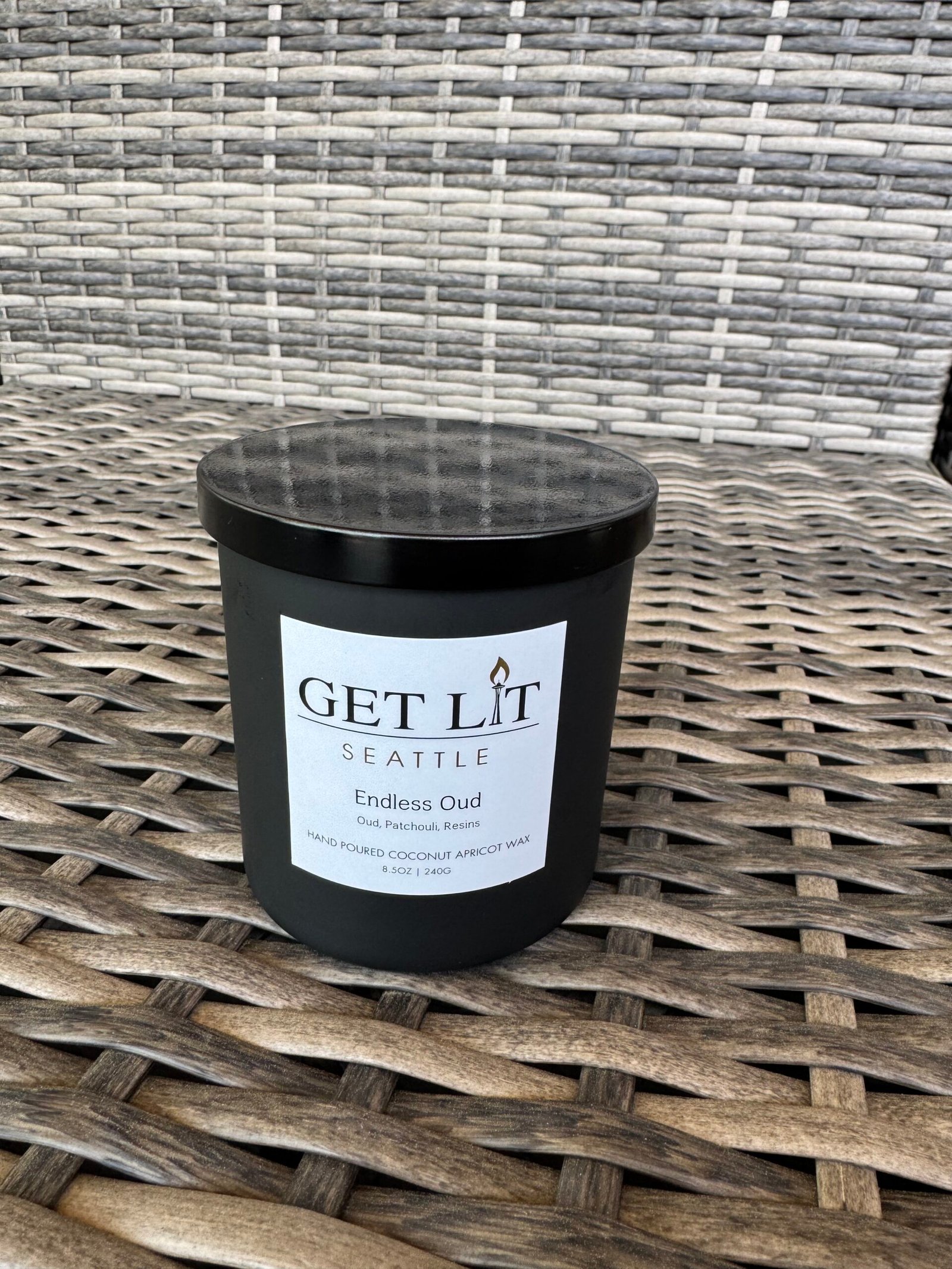 Endless Oud Candle - Seasonal